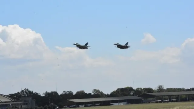 Penjelasan TNI soal 3 Pesawat Tempur F-16 di Langit Jakarta Pagi Ini   — News