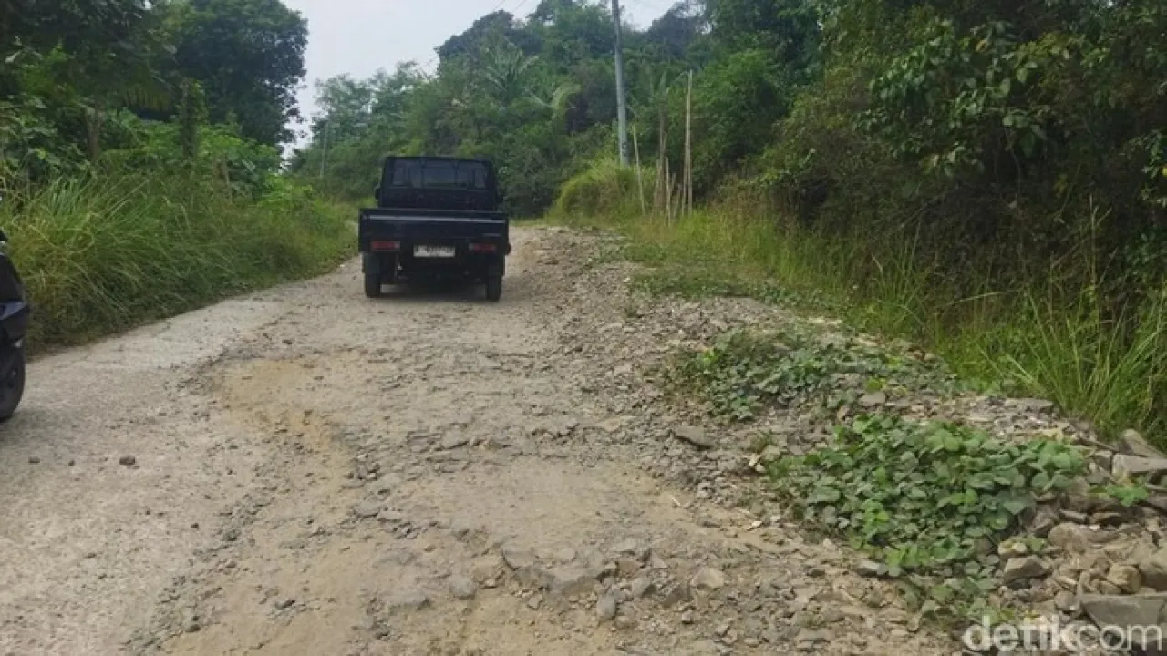Pemkab Lebak Bakal Perbaiki Jalan Rusak Menuju Kawasan Adat Baduy — News